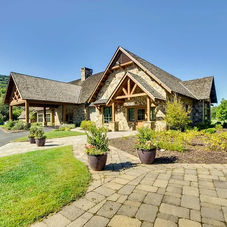 Serene Sky Valley Family Chalet With Fireplace